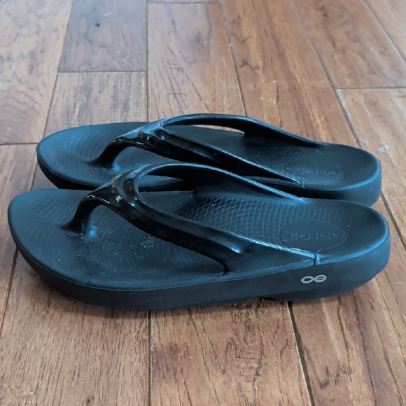 OOFOS Shoes - Oofos Oolala Black Flip Flop Recovery Sandals